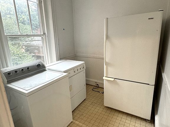 2nd image of 503 Strawberry St APT 1
