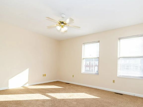 5th image of 429 Garden City Dr APT 2