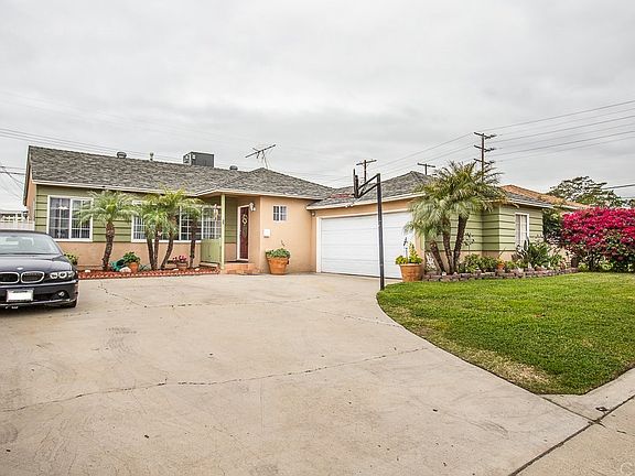 3rd image of 9833 Woodale Ave
