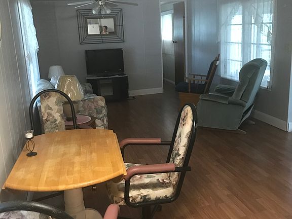 5th image of 40 Paradise Lake Dr