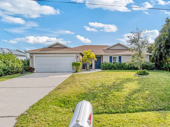 978 SE Atlantus Avenue, Port St Lucie, FL 34983