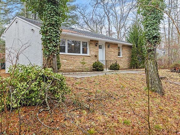 3rd image of 219 Oakbourne Ave