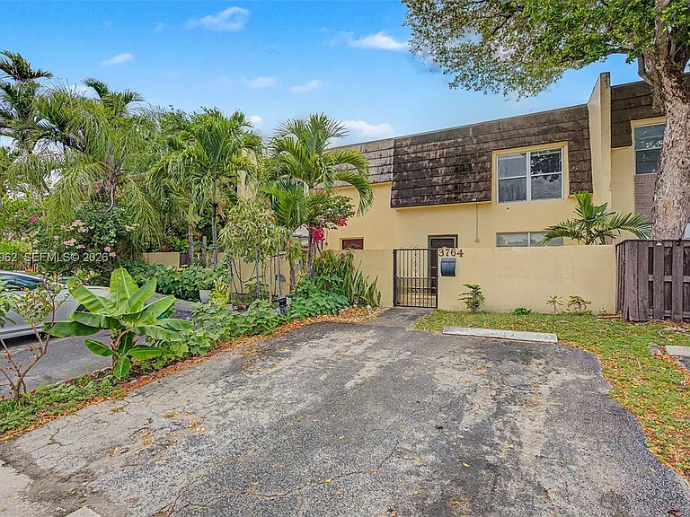 3764 SW 60th Ter #15 — Photo 4