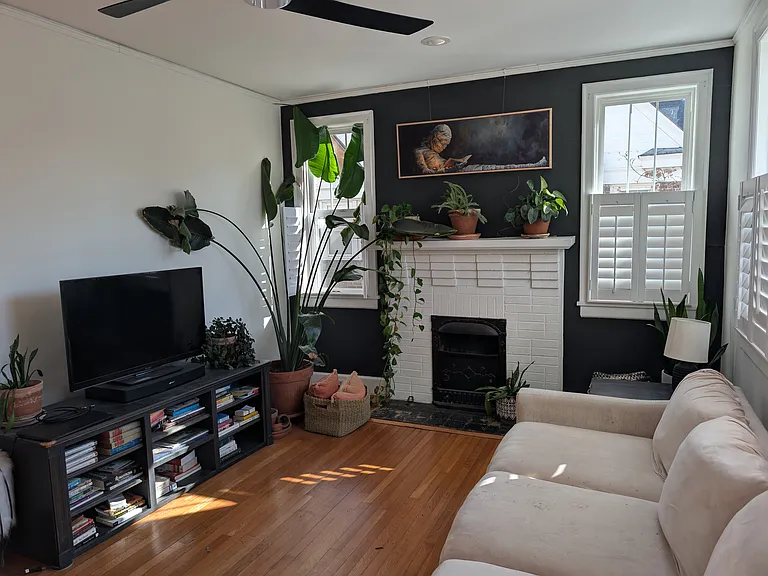 2419 Duncan St — Photo 2