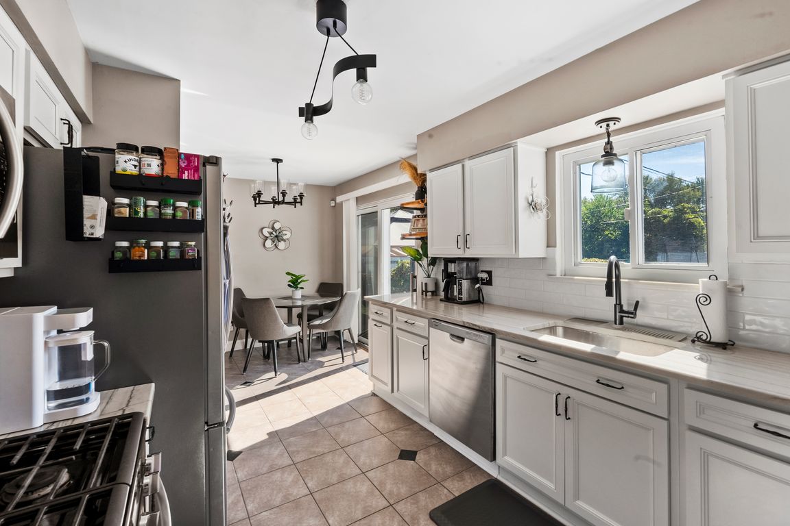 next background image