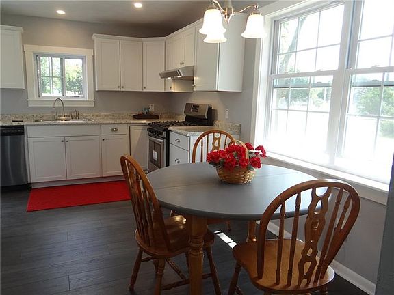 3rd image of 211 Violet Dr