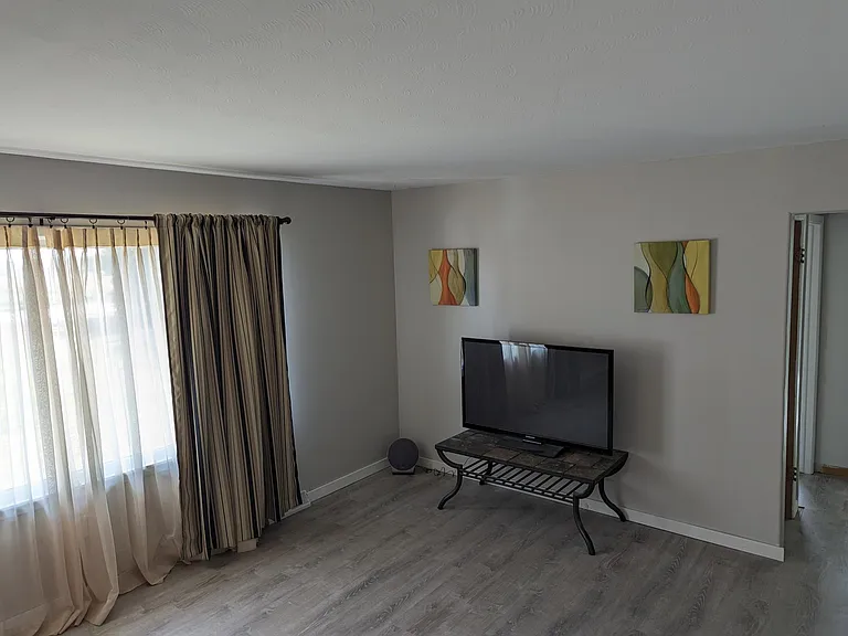 2611 Browning Ave — Photo 5