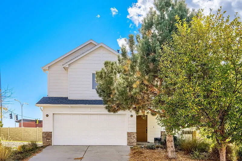 3 bed, 2.5 bath, 1838 sqft, $2,175 — Photo 1