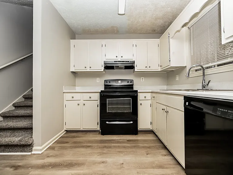 6183 Fieldcrest Dr — Photo 10