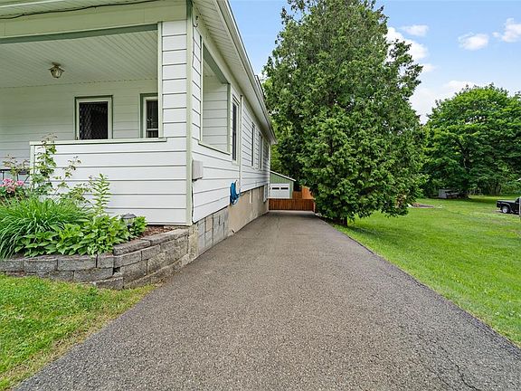 3rd image of 34 Pierce St