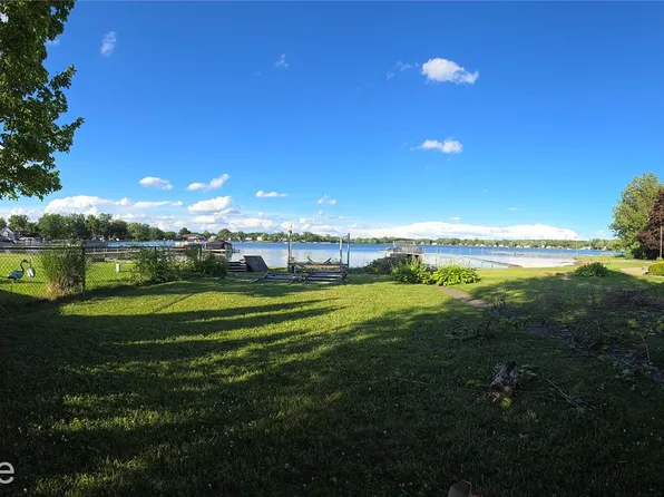 9743 Beverly Dr, Pinckney, MI 48169