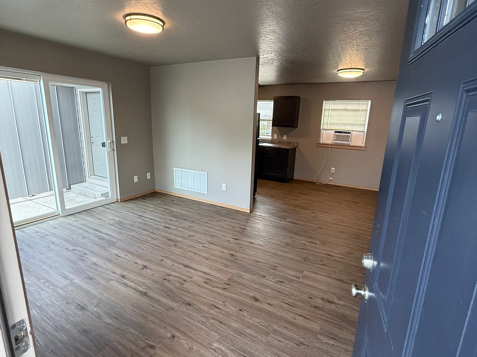 2 bed, 700 sqft, $1,800 — Photo 2