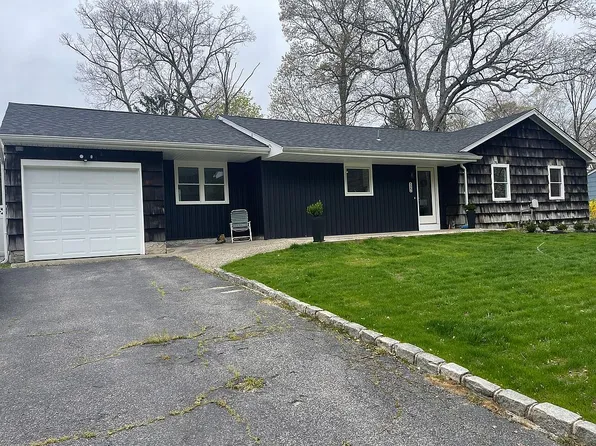 122 Rocky Point Landing Rd, Rocky Point, NY 11778
