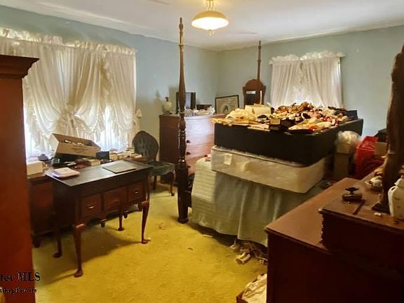 4th image of 20 Fruit Hill Dr