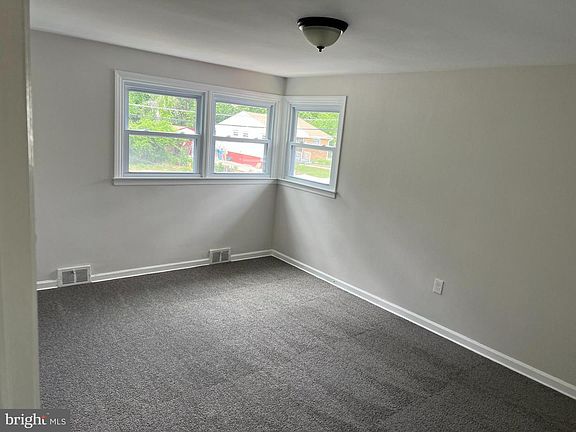 5th image of 6886 Clark Ave