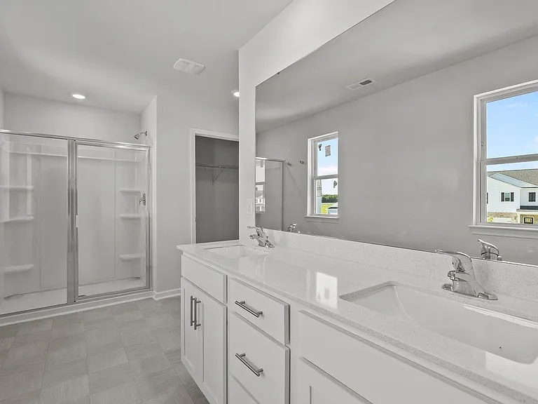 1025 Queensland Ln — Photo 15