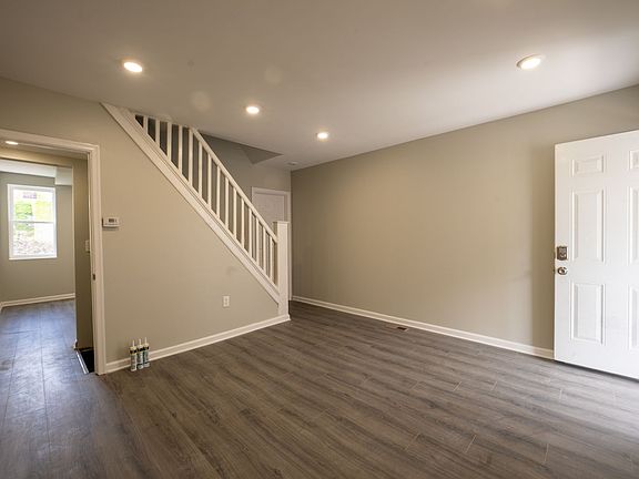2nd image of 6236 N Beechwood St