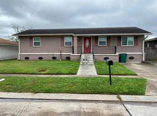 5833 Segnette Dr, Marrero, LA 70072