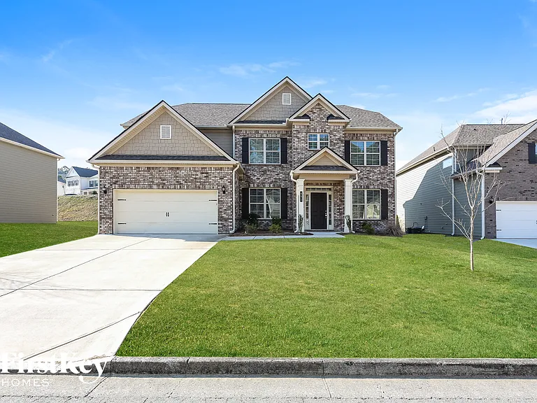451 Victoria Heights Dr — Photo 1