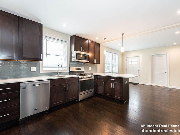 4th image of 10 Marion St #2