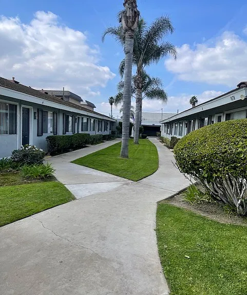 Villa Palms Apartments — Photo 1