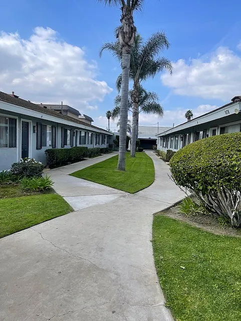 Villa Palms Apartments