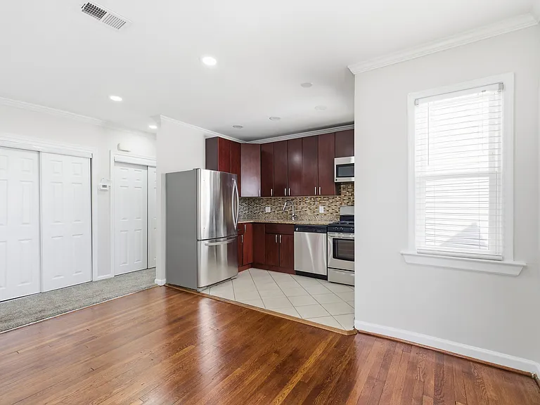 2712 6th St NE — Photo 11