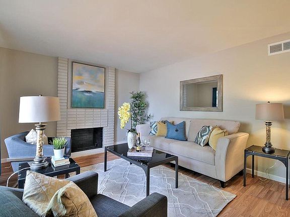 2nd image of 334 Avenida Pinos