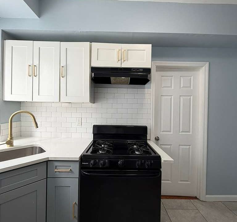 1st image of 300-301 Lyons Ave #1