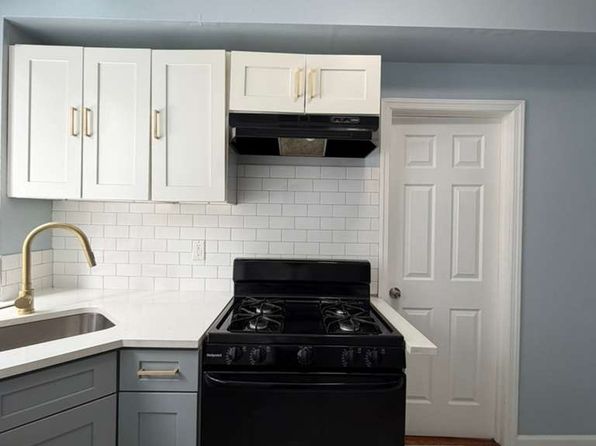 300-301 Lyons Ave #1