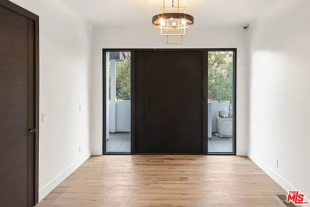 3373 Coldwater Canyon Ave — Photo 4