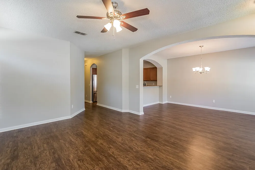 3 bed, 2.0 bath, 1485 sqft, $1,930 — Photo 3