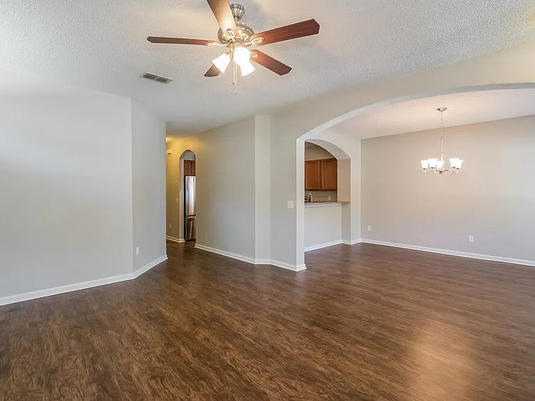 8413 Staplehurst Dr W — Photo 3
