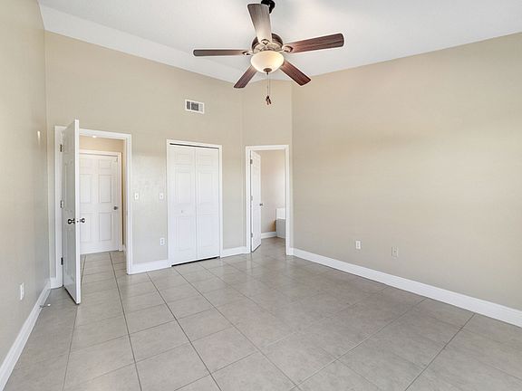 3rd image of 336 Grovepark Dr