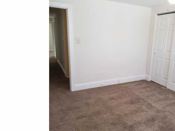 5th image of 217 Moorehead Ave