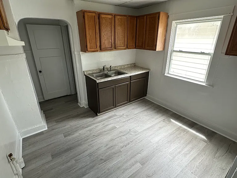 551 Westwood Ave — Photo 8
