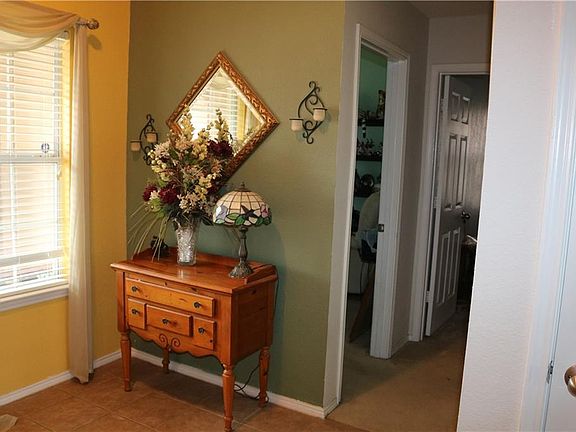 3rd image of 112 Aspenwood Trl