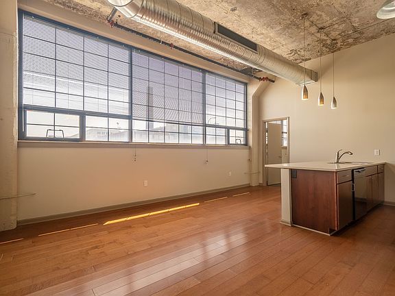 3rd image of 550 Seneca St APT 203