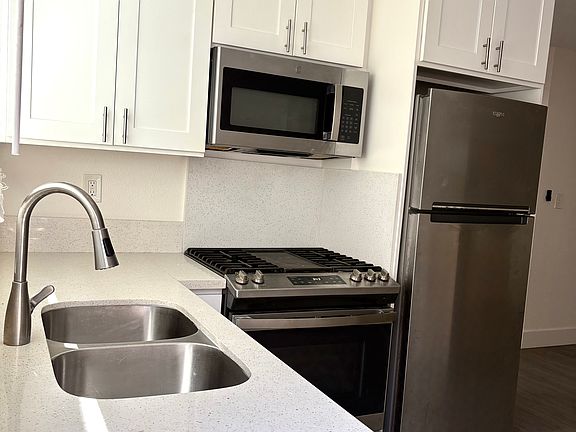 2nd image of 1209 Molino Ave APT A