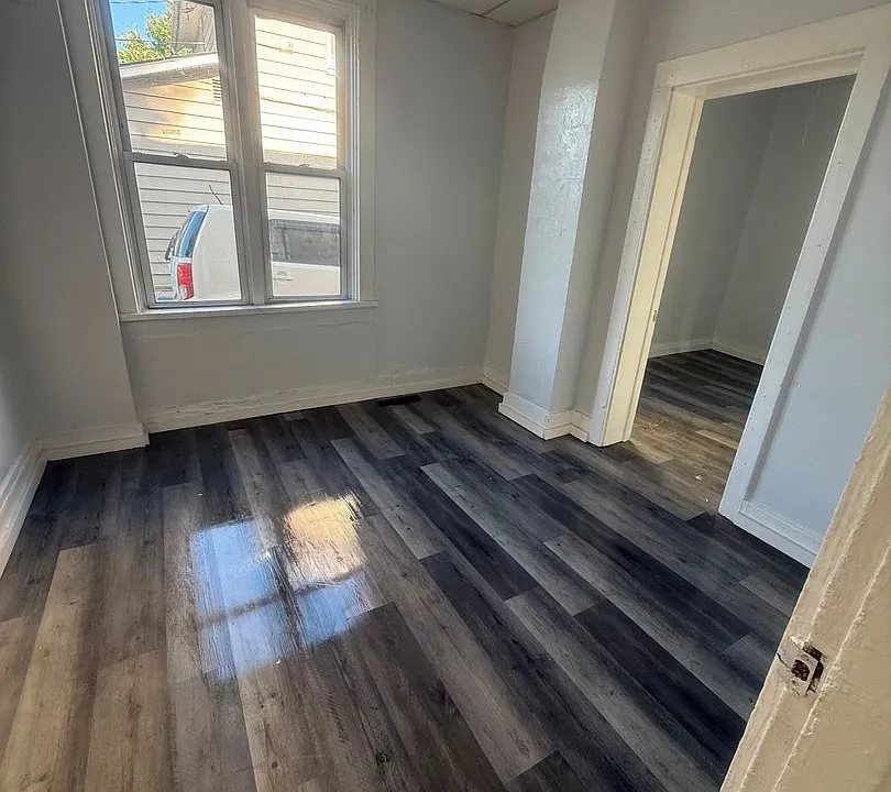 64 Poplar Ave