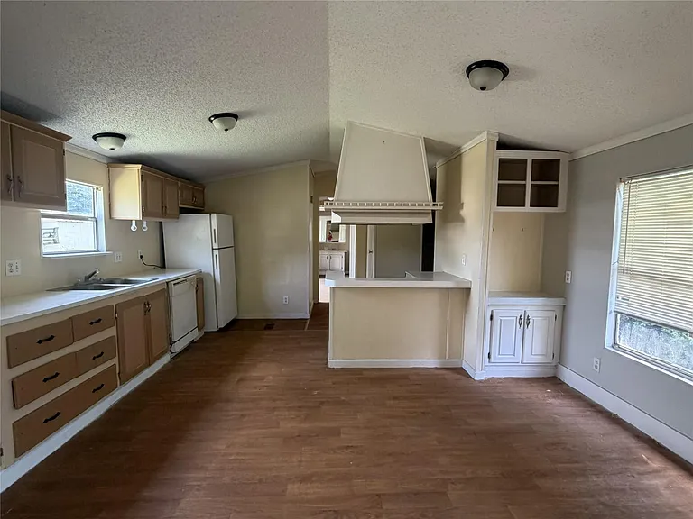1020 Dr Martin Luther King Jr Dr — Photo 5