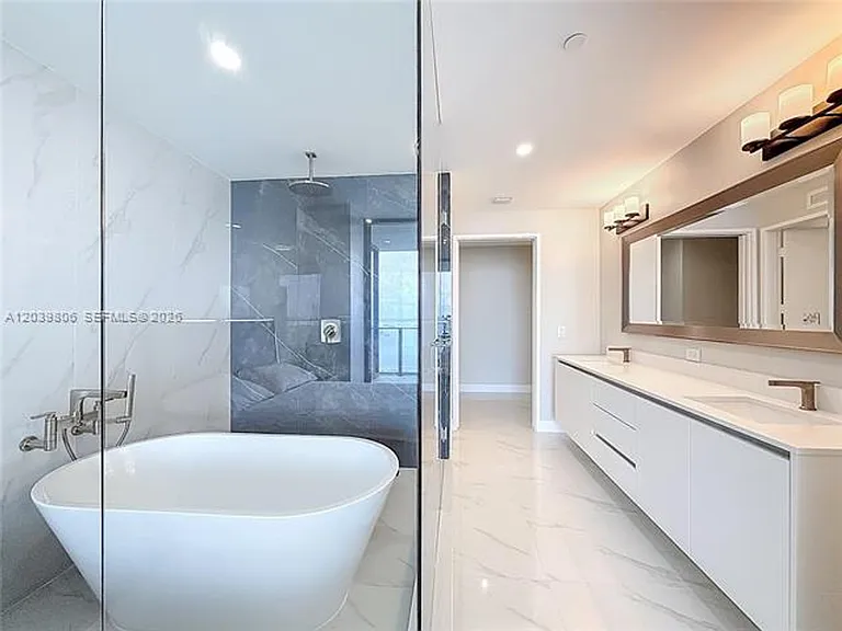 700 NE 24th St #4904 — Photo 19