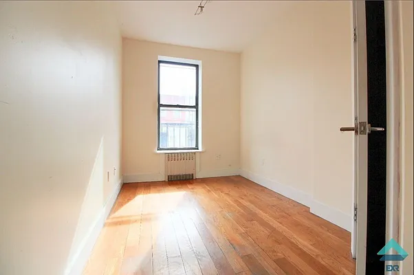 Rented by EXR | media 4