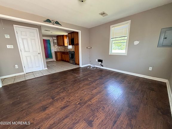 3rd image of 11 Forest Place