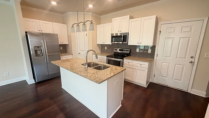 3 bed, 2.5 bath, 1800 sqft, $2,300 — Photo 3