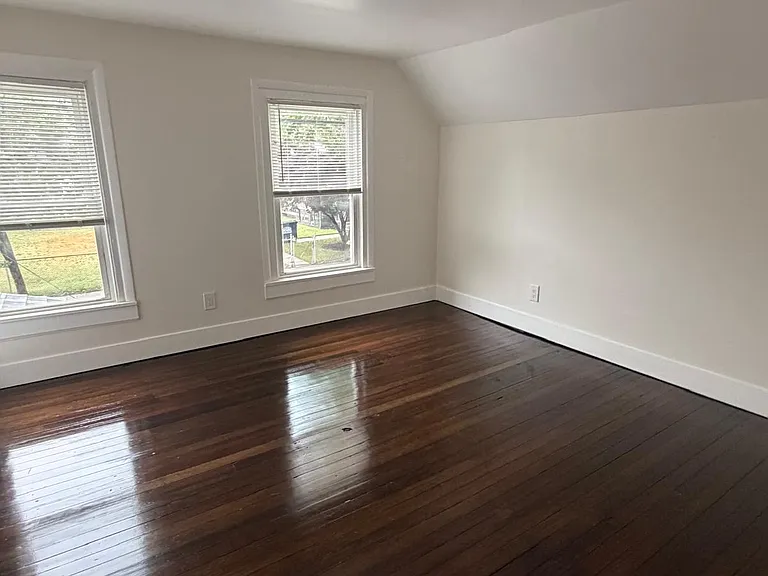 160 Ivy St — Photo 1