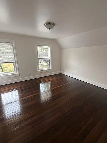 160 Ivy St Photo 1