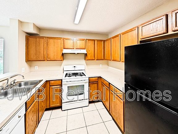 2nd image of 85 W 5th St