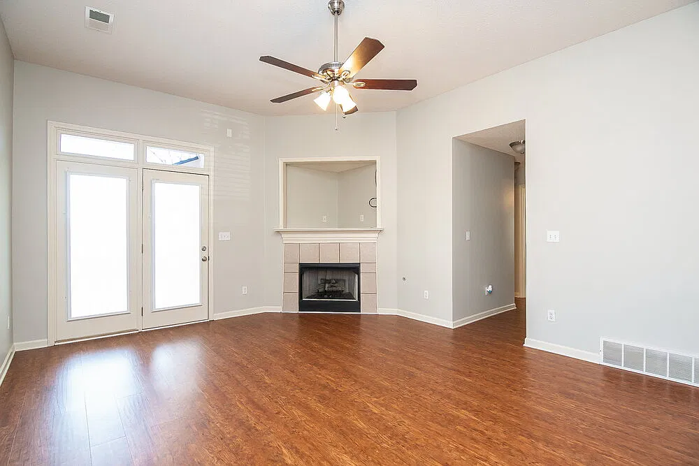 3 bed, 2.0 bath, 1470 sqft, $1,820 — Photo 3
