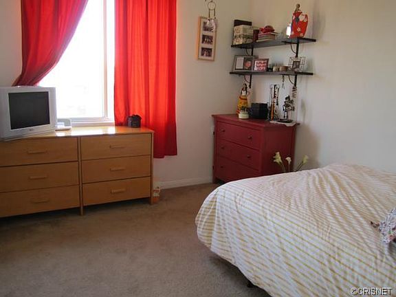 2nd image of 6525 Woodman Ave Unit 31